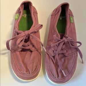 Sanuk Pink Canvas Sneakers with Boat Shoe Design girls sz 2